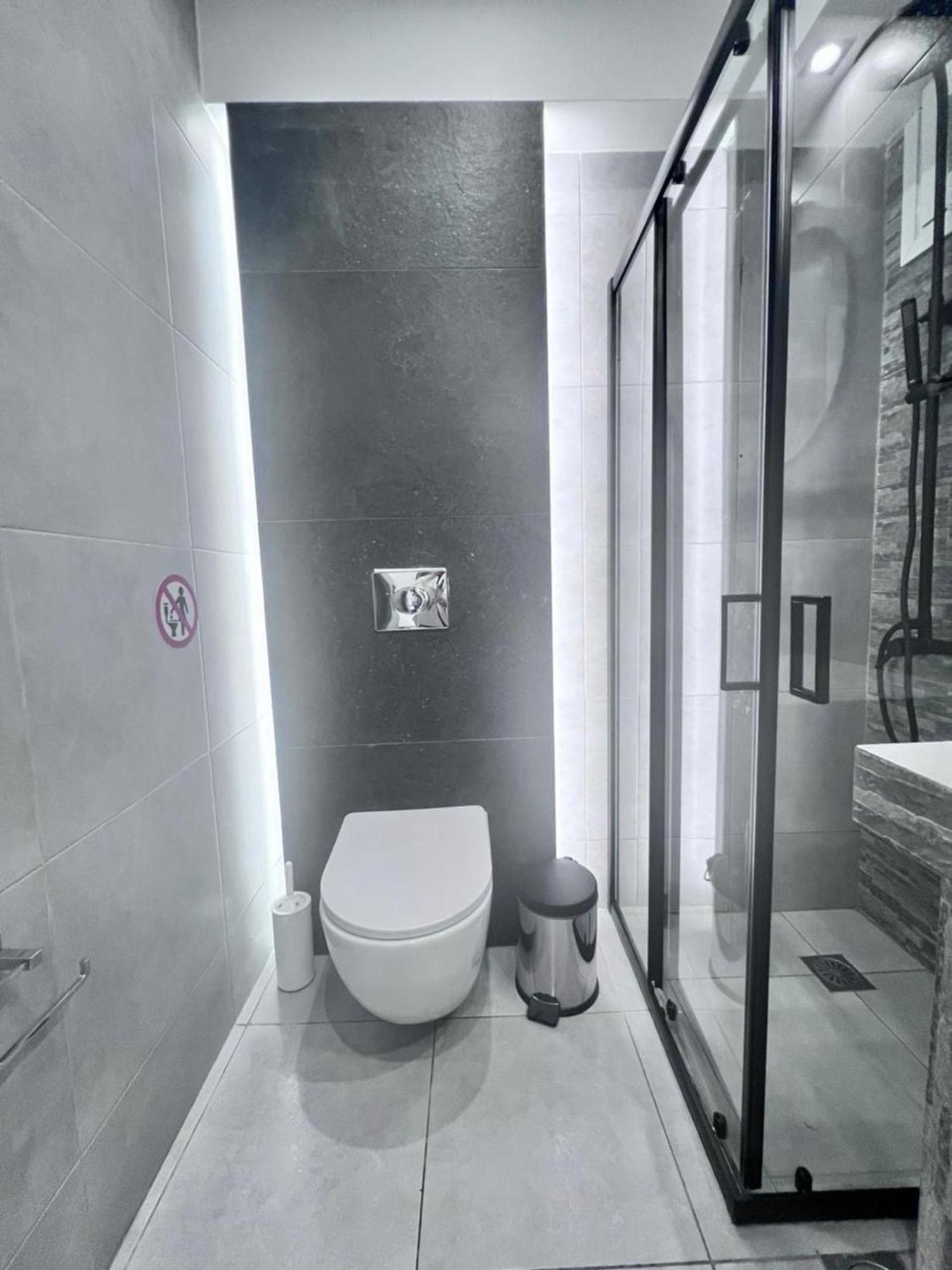 Purple- Lux Studio 2' From Metro Petralona Αθήνα Εξωτερικό φωτογραφία